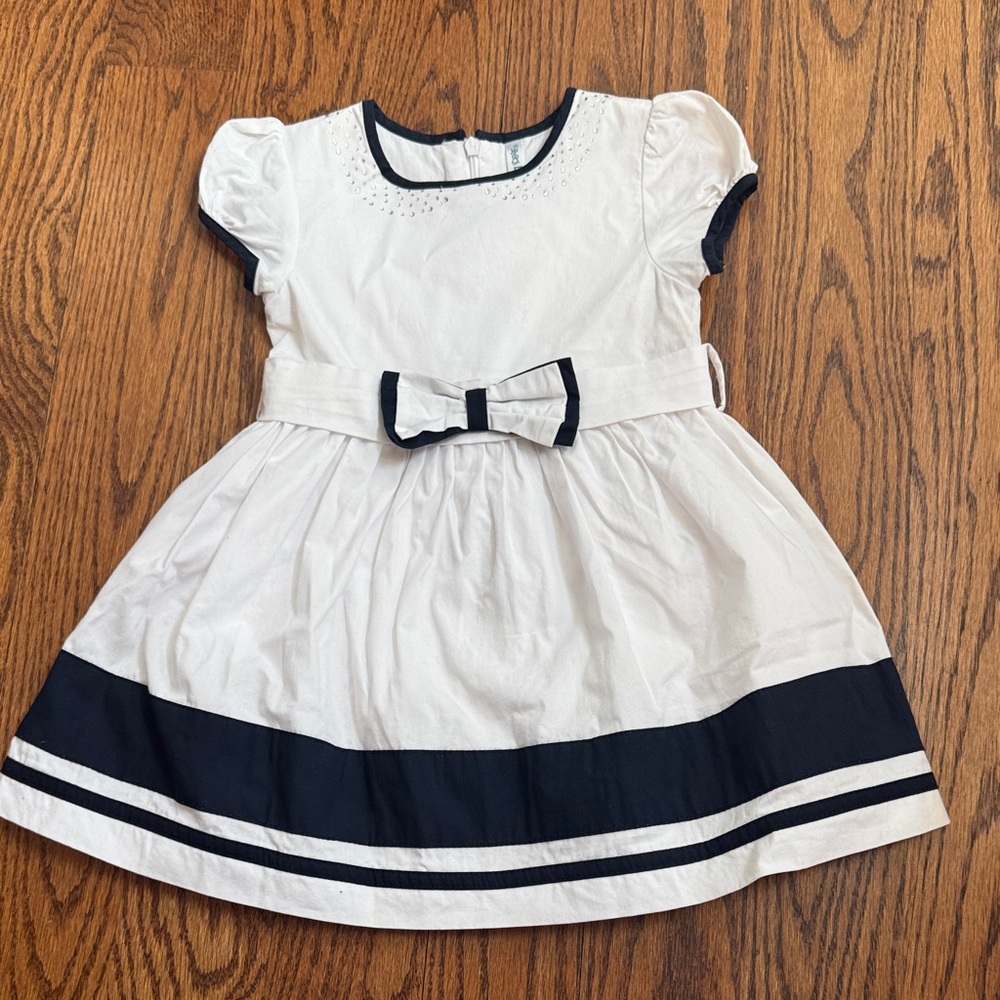 Elegant Kids IDEXE Dress with Bow Accent. Like New.